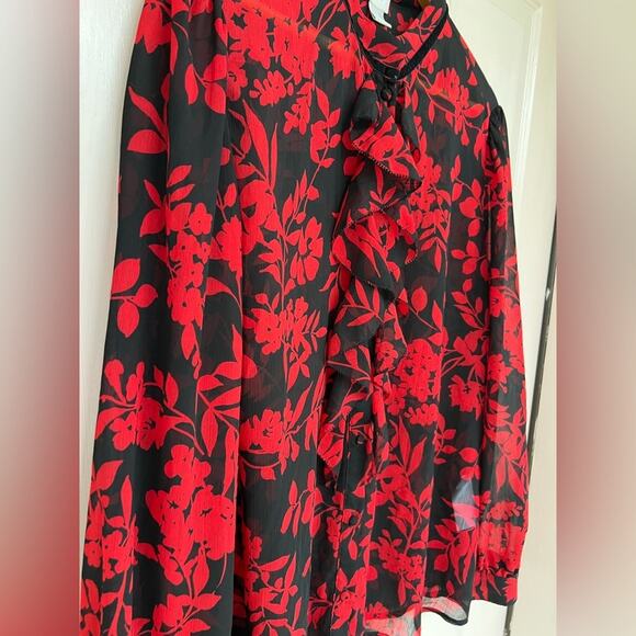 Chico’s Red Floral Ruffle Front Blouse | Size 3 (U.S. 16/18) - Picture 5 of 8
